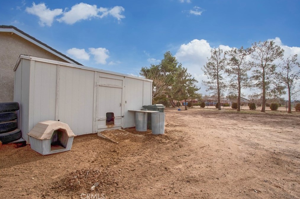 8430 10th Ave, Hesperia CA  92345-3935 exterior