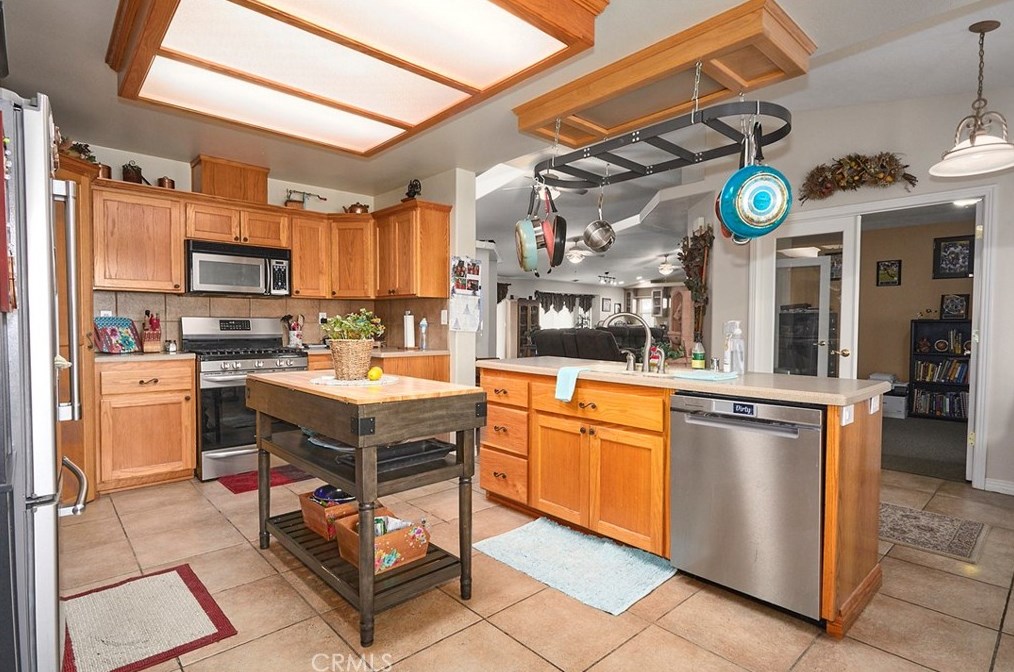 8430 10th Ave, Hesperia CA  92345-3935 exterior