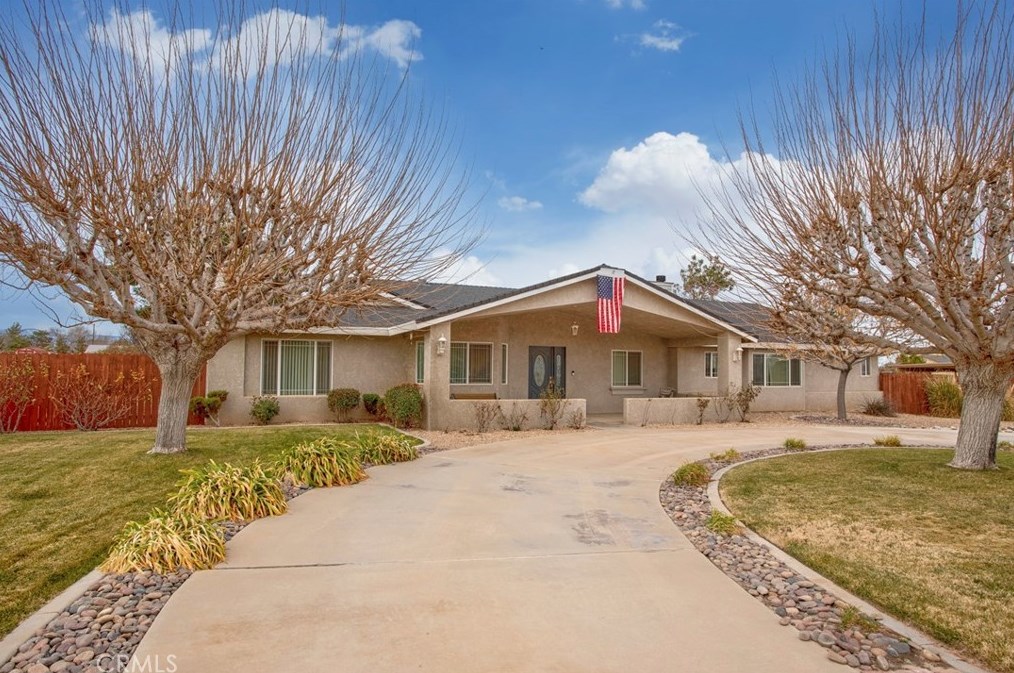 8430 10th Ave, Hesperia CA  92345-3935 exterior