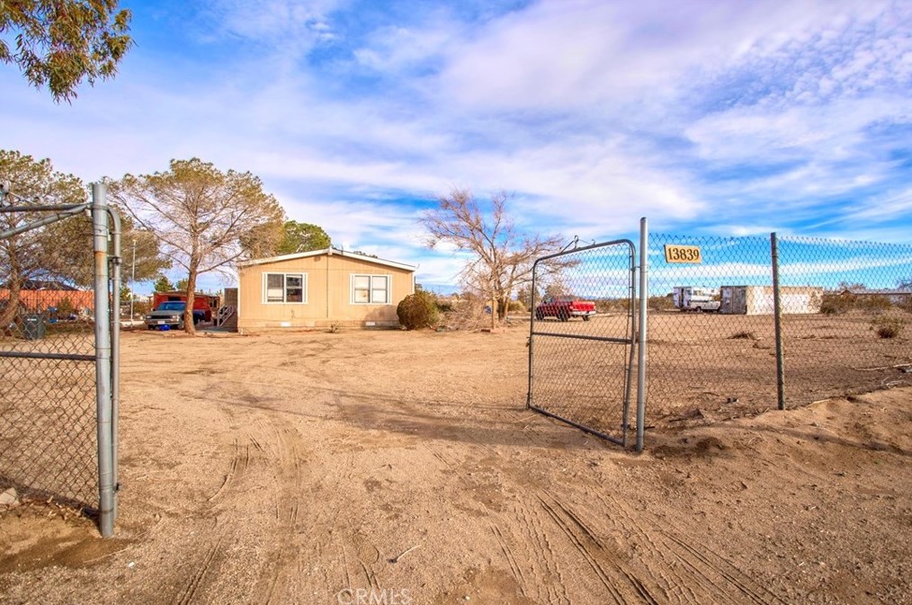 13839 Rapture Rd, Phelan, CA 92371-9577