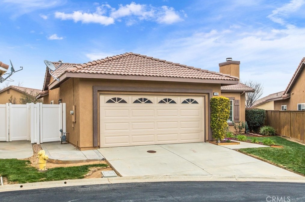 716 Moonlight Ct, Banning, CA 92220