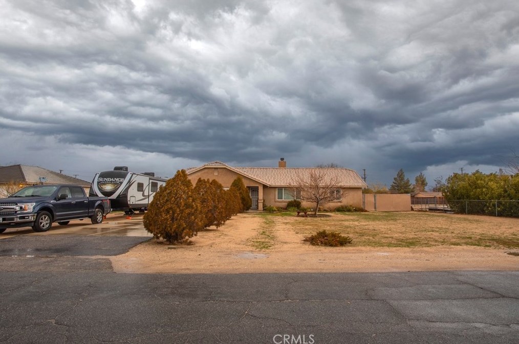 11244 Kiowa Pl, Apple Valley, CA 92308-7870