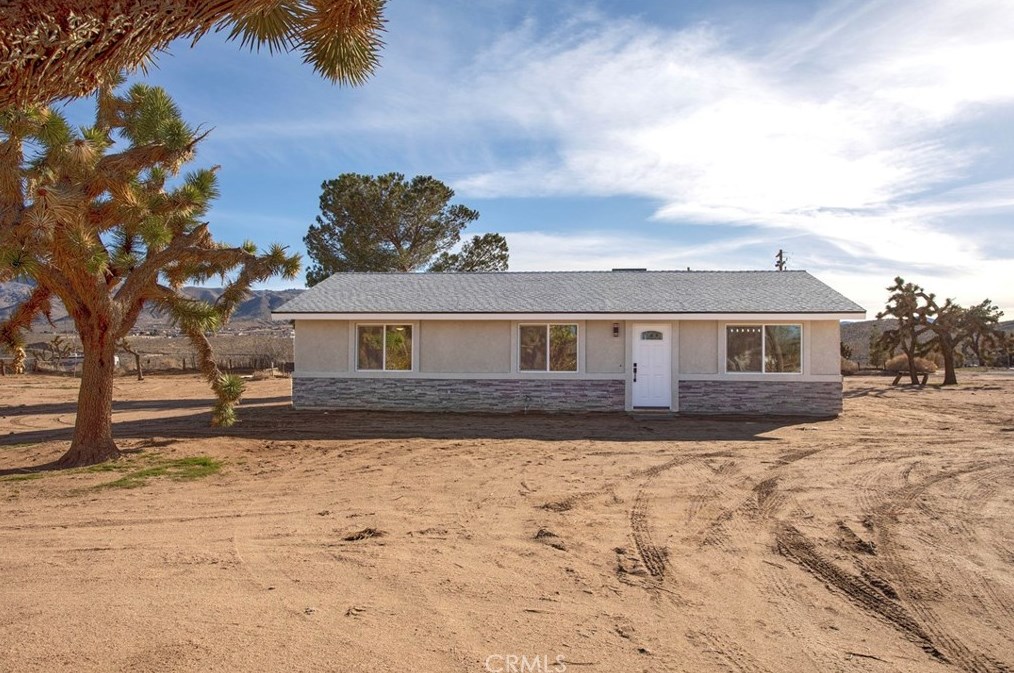25811 Del Sol Rd, Apple Valley, CA 92308-0406