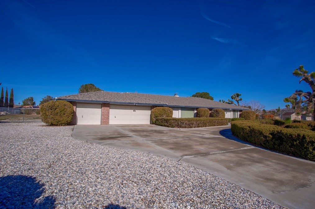 20312 Eyota Rd, Apple Valley, CA 92308-4401