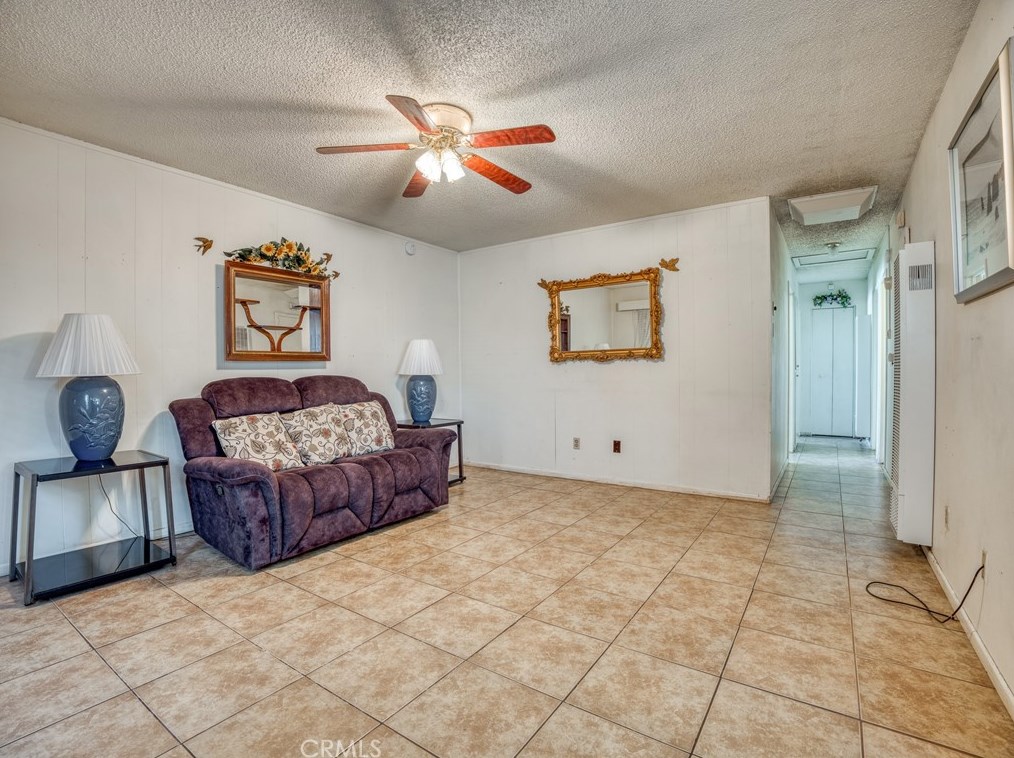 2009 Yosemite Dr, Barstow, CA 92311-6745