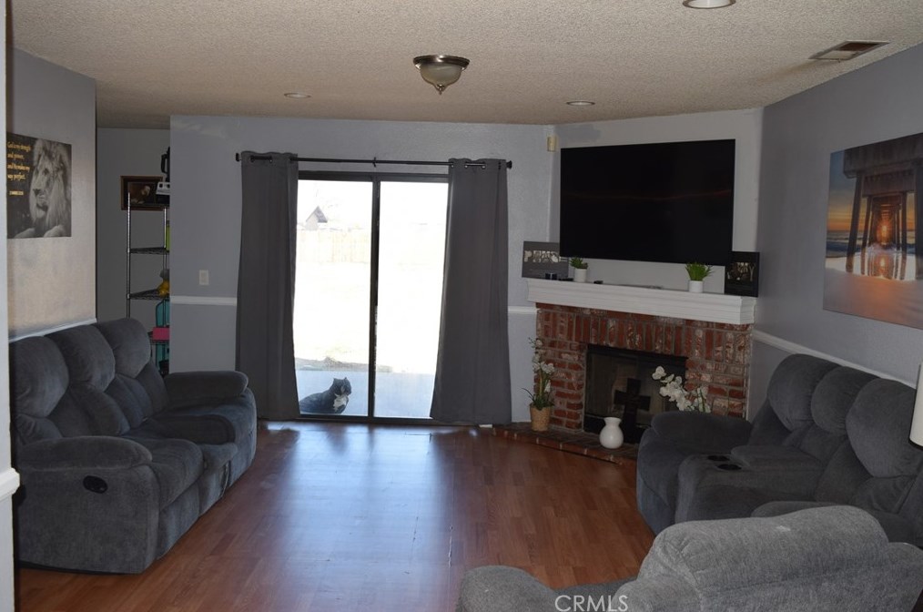 21022 Sitting Bull Rd, Apple Valley, CA 92308-7034