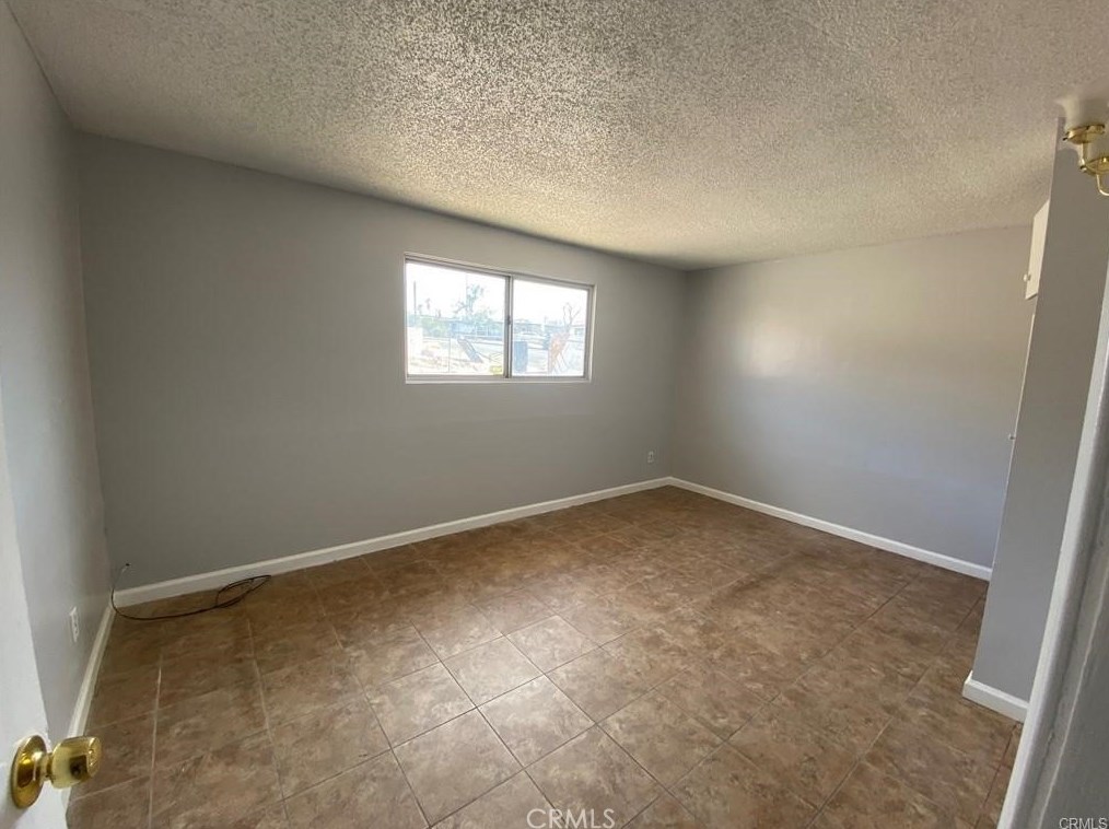 1000 Mojave Dr, Barstow CA  92311-2419 exterior