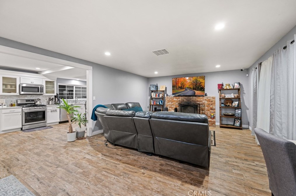 16536 Deodar St, Hesperia, CA 92345-2032