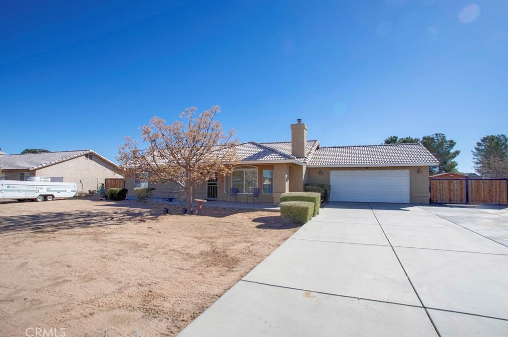 22209 Broken Lance Rd, Apple Valley, CA 92307-3700
