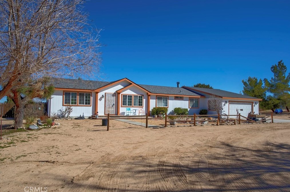 6192 Cambria Rd, Phelan, CA 92371-7468