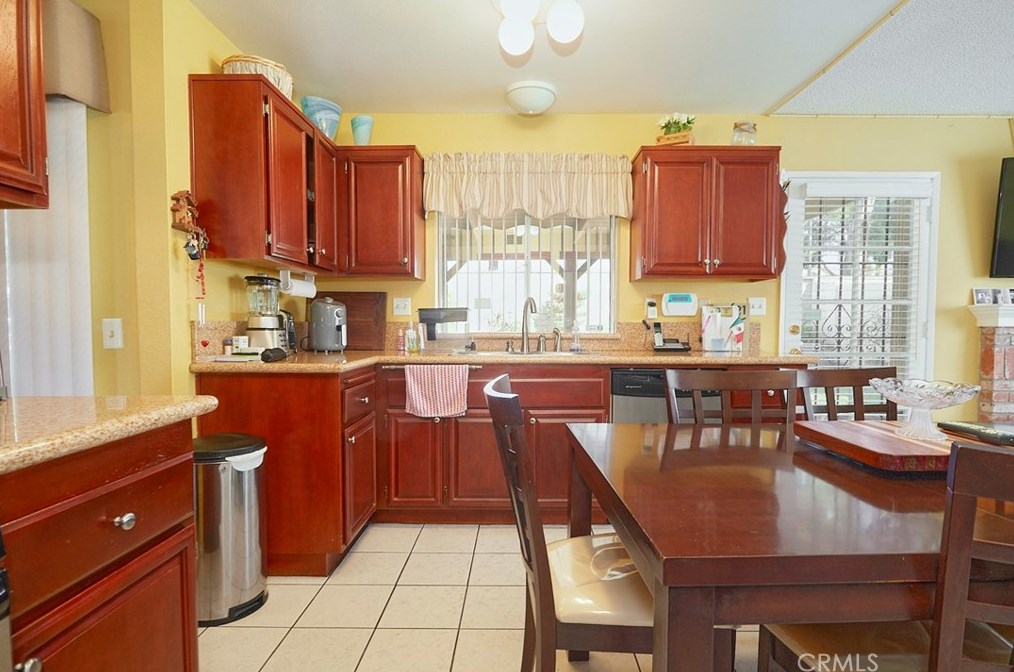 13524 Sutter Ct, Fontana, CA 92336-3951