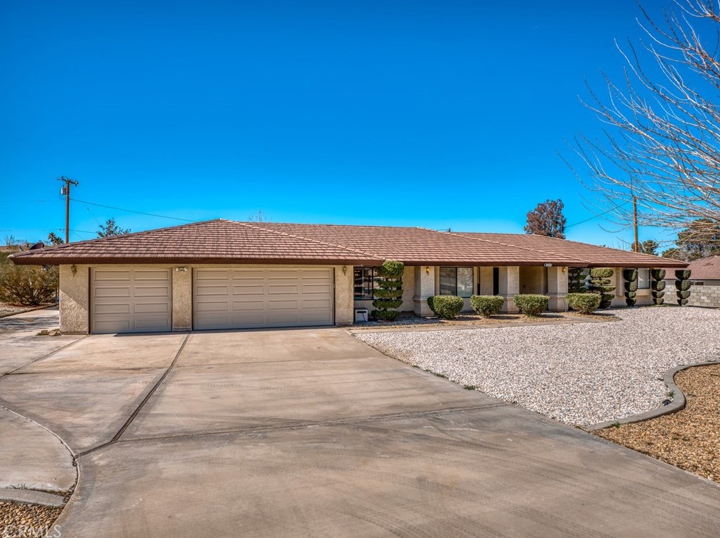 13526 Itasca Ct, Apple Valley, CA 92308-6171