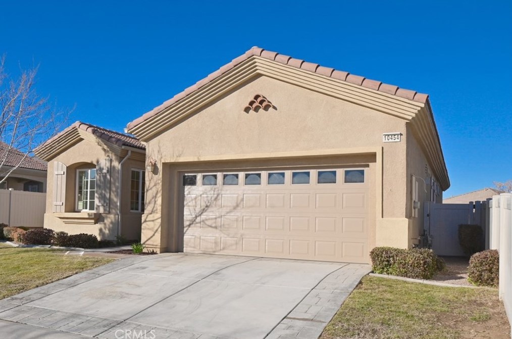 10454 Silverwood Rd, Apple Valley, CA 92308-3305