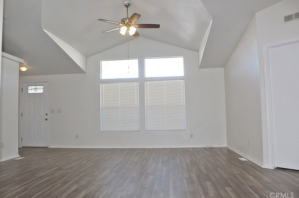 19205 Westlawn St, Hesperia, CA 92345-6752