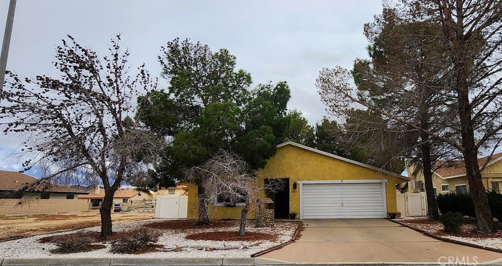 26413 Buccaneer Ln, Helendale, CA 92342