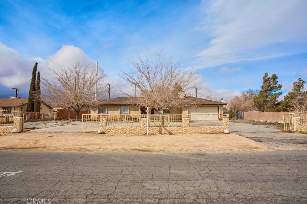 10548 Cochiti Rd, Apple Valley, CA 92308