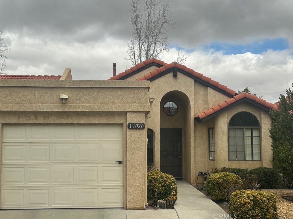 19020 Elm Dr, Apple Valley, CA 92308