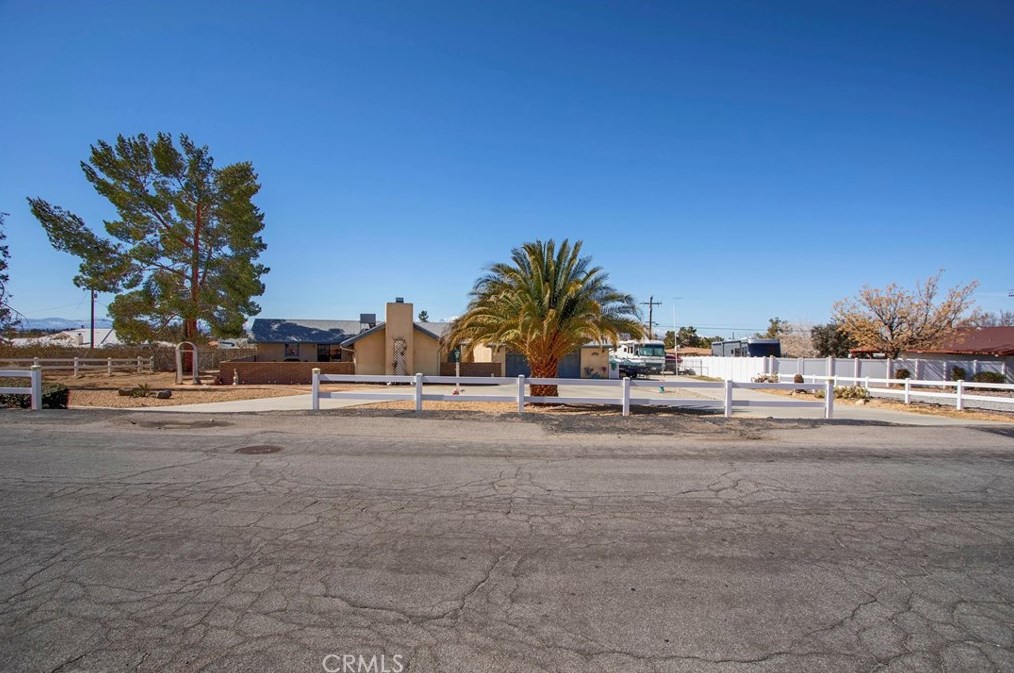15852 Mandan Rd, Apple Valley, CA 92307-2525