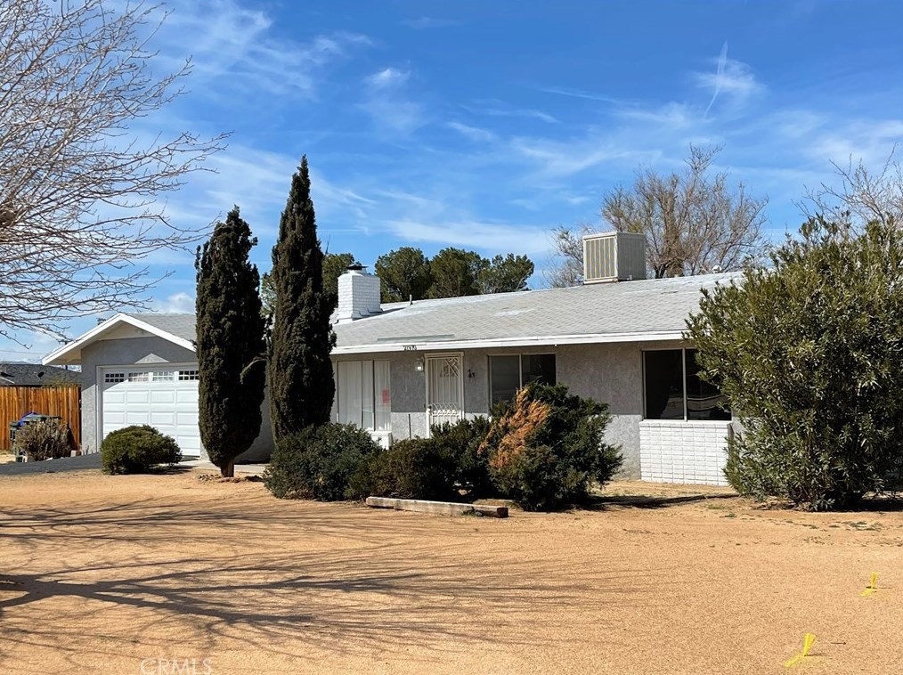 21970 Micmac Rd, Apple Valley, CA 92308-8137