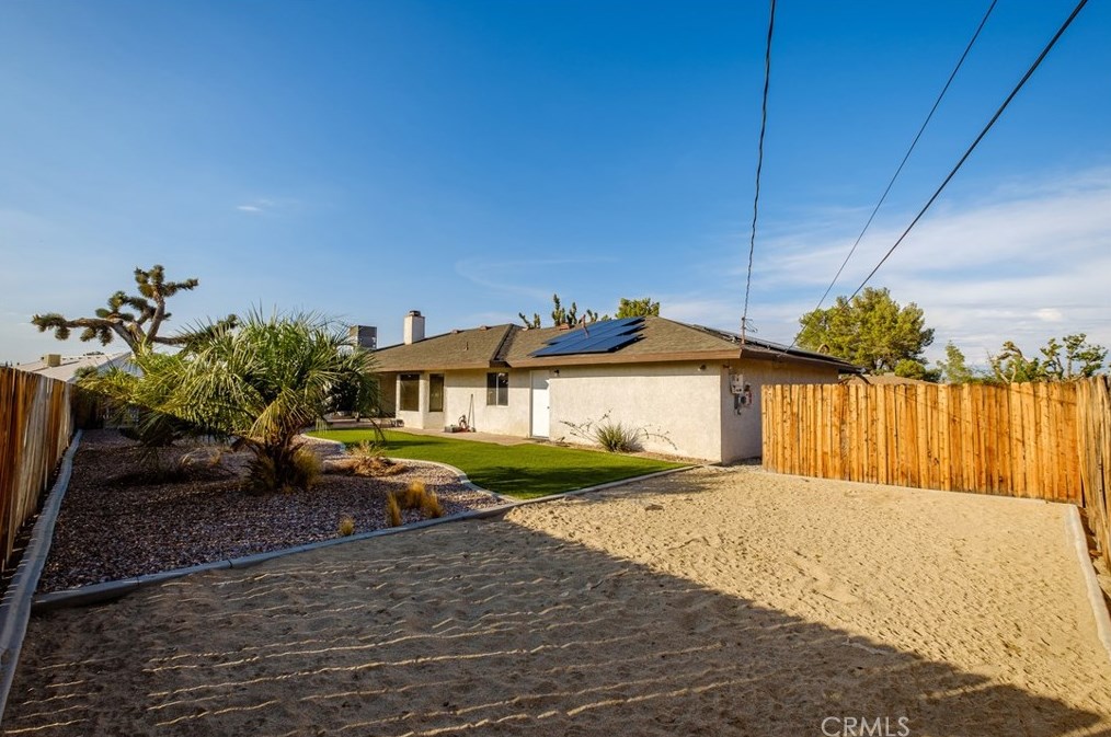 20365 Eyota Rd, Apple Valley CA  92308-6254 exterior