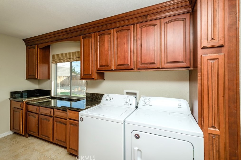 20365 Eyota Rd, Apple Valley CA  92308-6254 exterior