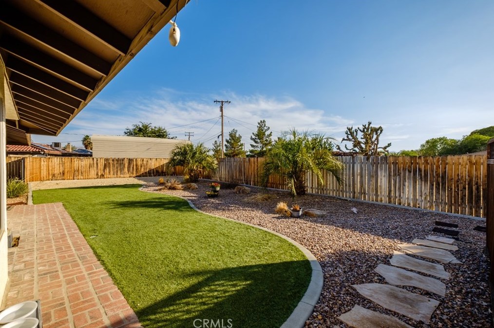 20365 Eyota Rd, Apple Valley CA  92308-6254 exterior