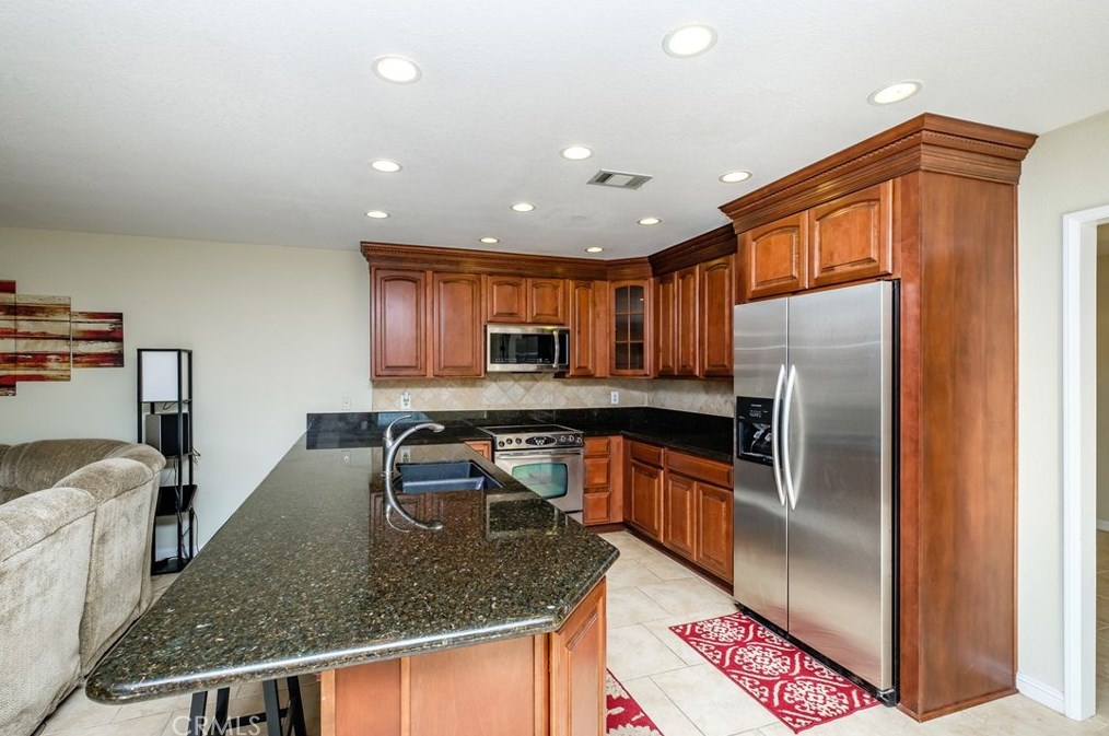 20365 Eyota Rd, Apple Valley CA  92308-6254 exterior