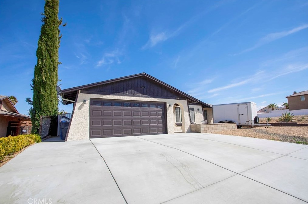 2081 Ruby Dr, Barstow, CA 92311