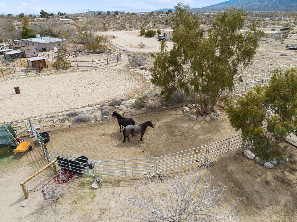 9181 Visalia Ave, Lucerne Valley, CA 92356-7527