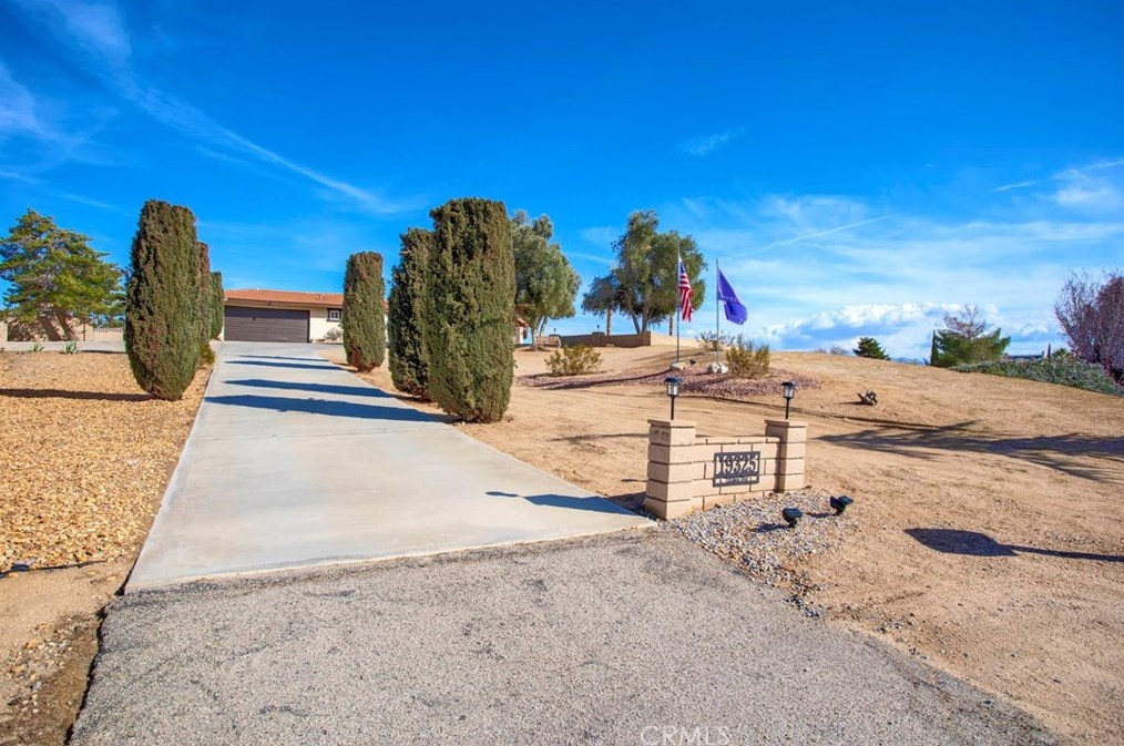 19325 Tewa Rd, Apple Valley, CA 92307-5158