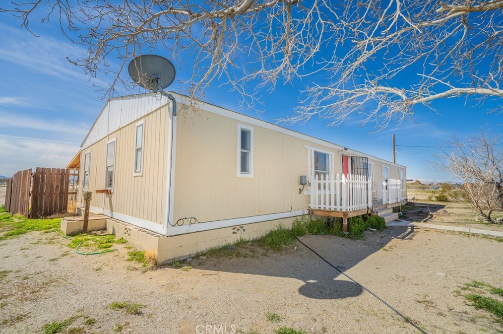 4575 Dos Palmas Rd, Phelan CA  92371-9764 exterior