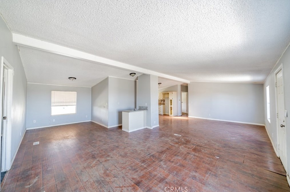 4575 Dos Palmas Rd, Phelan CA  92371-9764 exterior