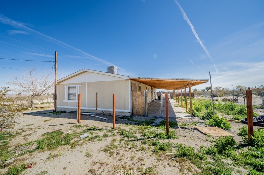 4575 Dos Palmas Rd, Phelan CA  92371-9764 exterior