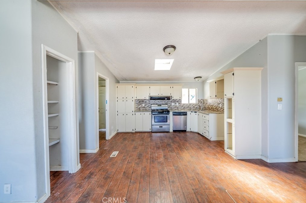 4575 Dos Palmas Rd, Phelan CA  92371-9764 exterior