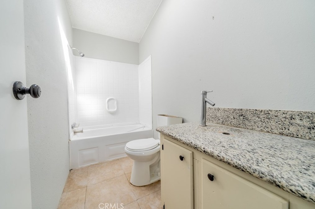 4575 Dos Palmas Rd, Phelan CA  92371-9764 exterior