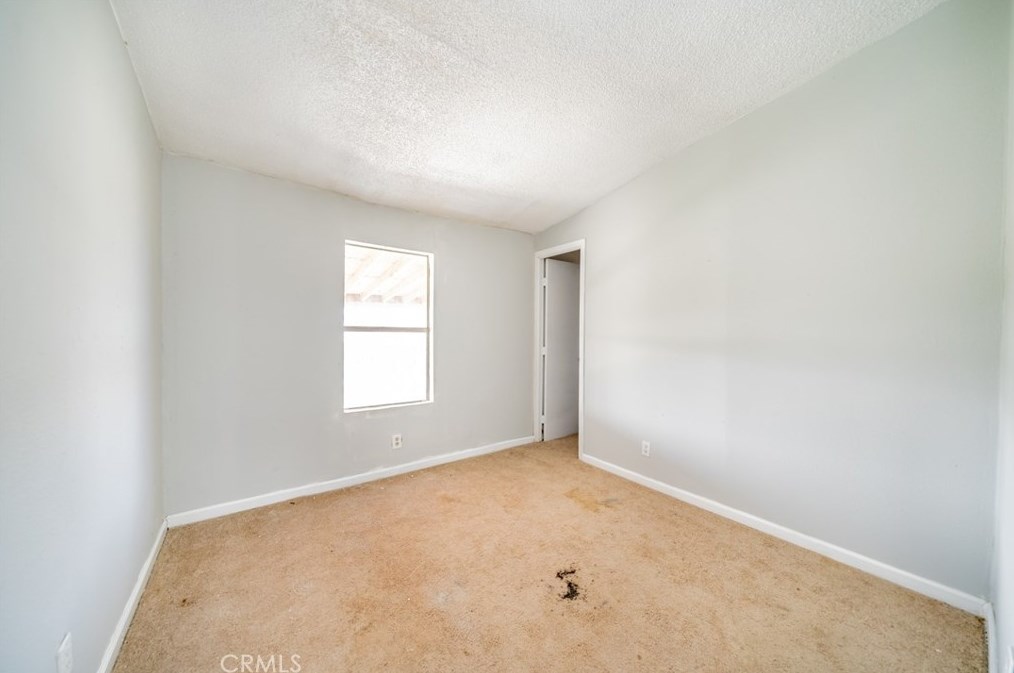 4575 Dos Palmas Rd, Phelan CA  92371-9764 exterior