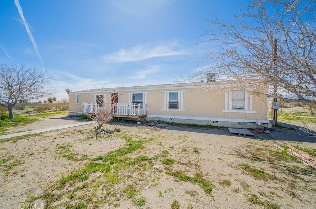 4575 Dos Palmas Rd, Phelan, CA 92371