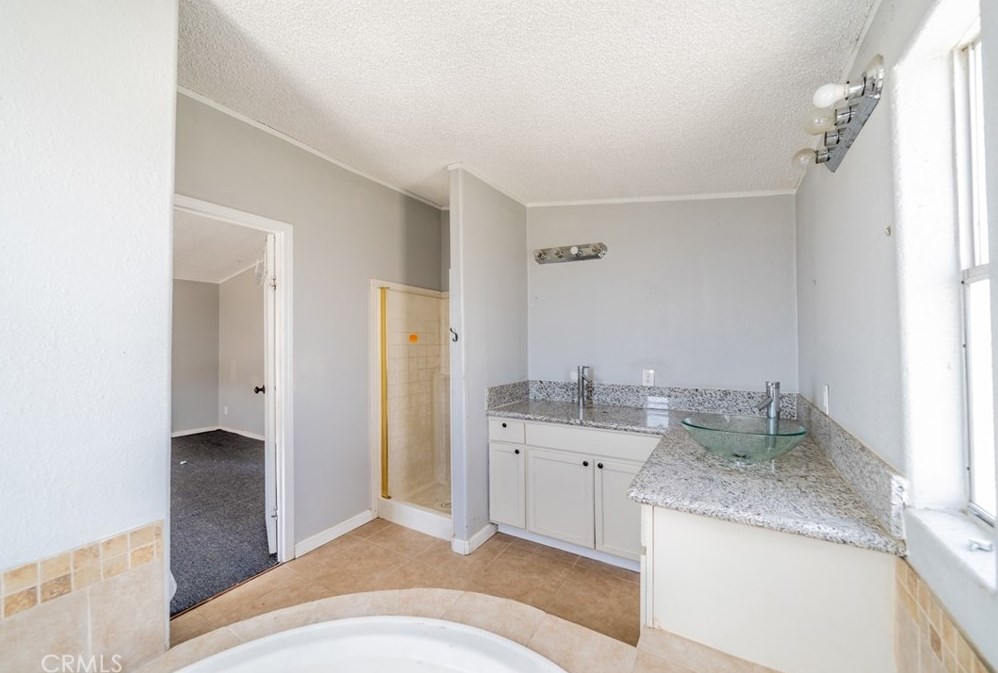 4575 Dos Palmas Rd, Phelan CA  92371-9764 exterior