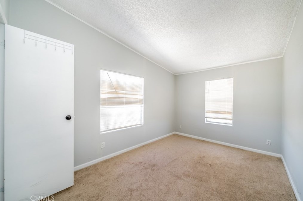 4575 Dos Palmas Rd, Phelan CA  92371-9764 exterior