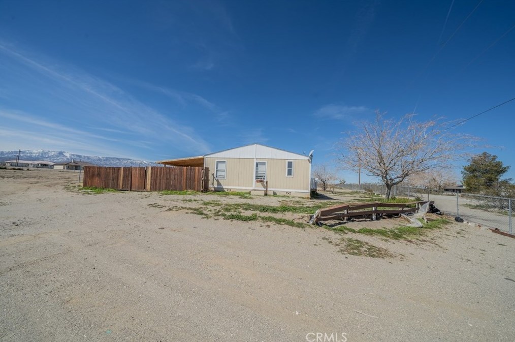 4575 Dos Palmas Rd, Phelan CA  92371-9764 exterior