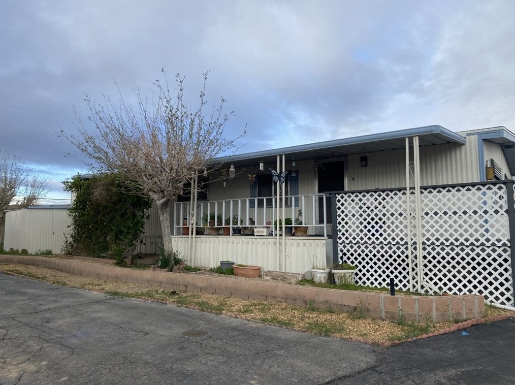 701 Montara Rd, Barstow CA  92311-5727 exterior