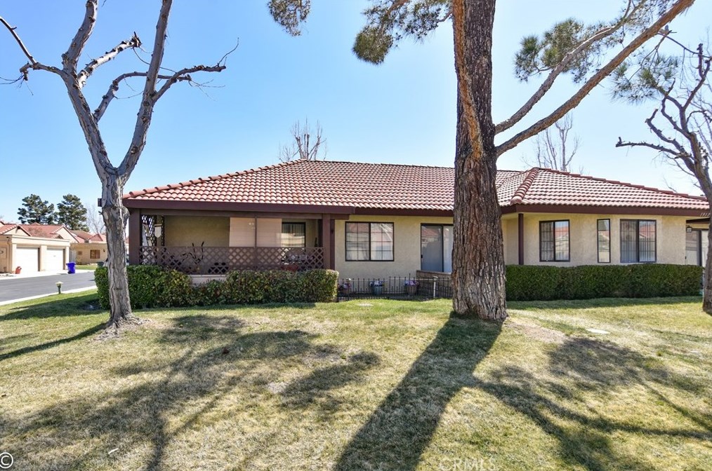 19177 Elm Dr, Apple Valley, CA 92308
