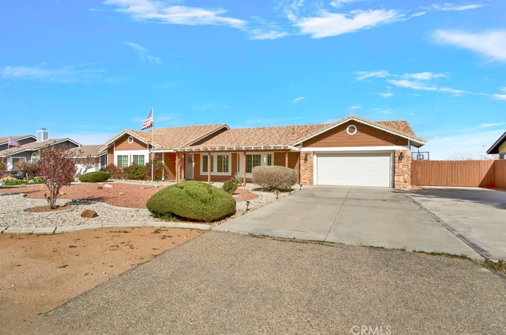 13569 Cochise Rd, Apple Valley, CA 92308