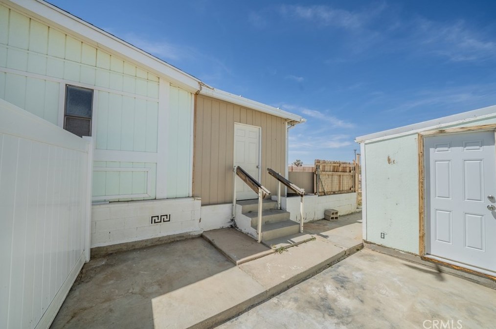 7868 Mesa Rd, Phelan CA  92371-6553 exterior