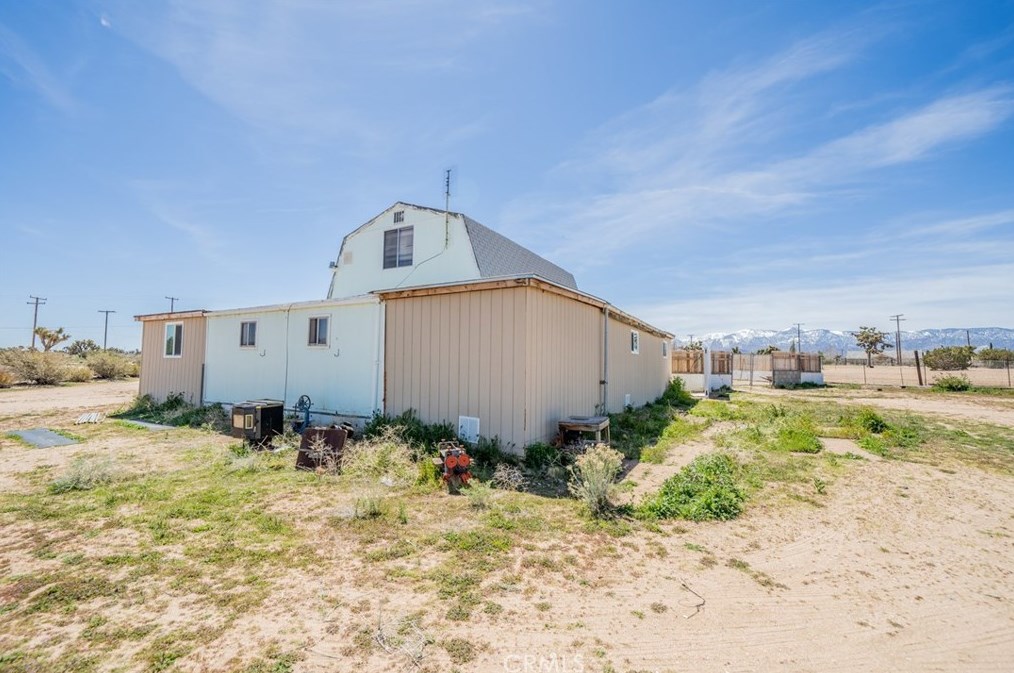 7868 Mesa Rd, Phelan CA  92371-6553 exterior