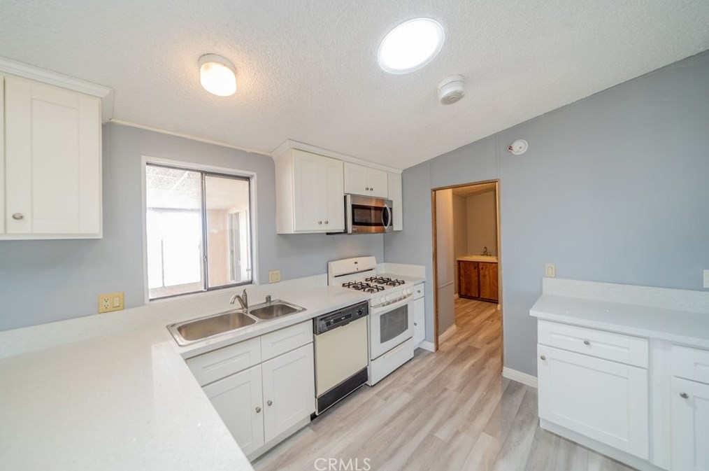 7868 Mesa Rd, Phelan CA  92371-6553 exterior