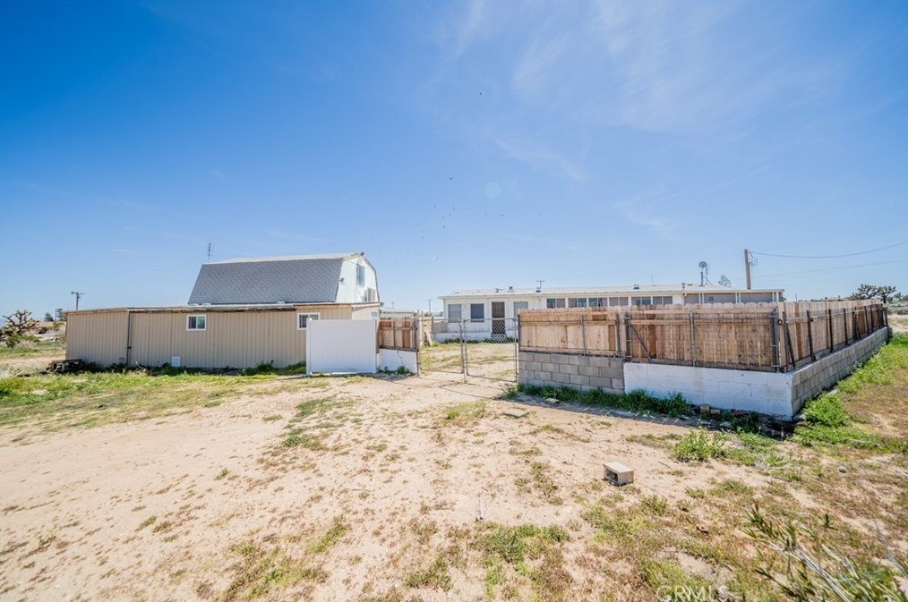 7868 Mesa Rd, Phelan CA  92371-6553 exterior