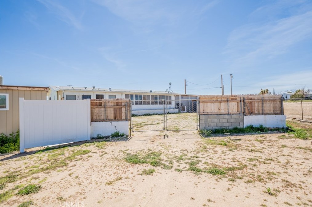 7868 Mesa Rd, Phelan CA  92371-6553 exterior