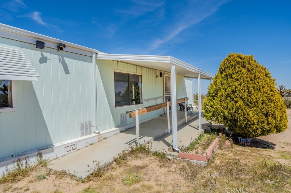 7868 Mesa Rd, Phelan CA  92371-6553 exterior