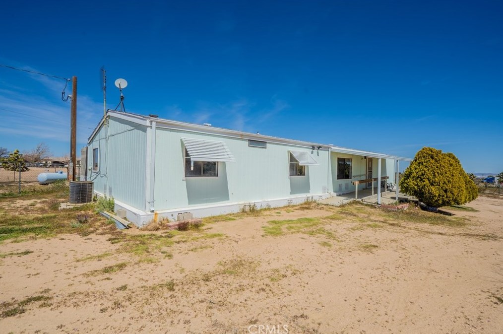 7868 Mesa Rd, Phelan, CA 92371